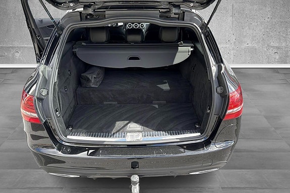 Mercedes-Benz C300 4 of 5