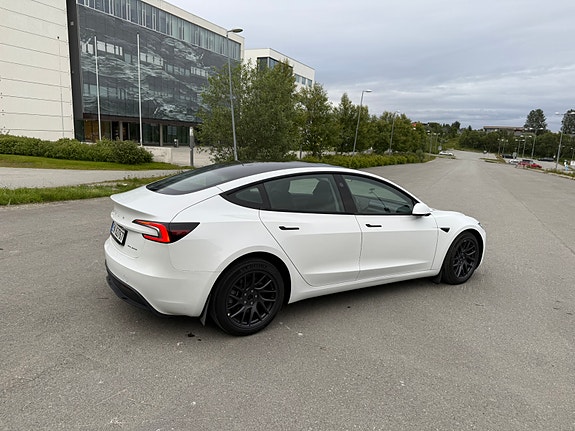 Tesla Model 3 5 of 5