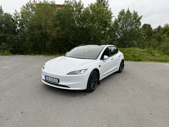 Tesla Model 3 2 of 5