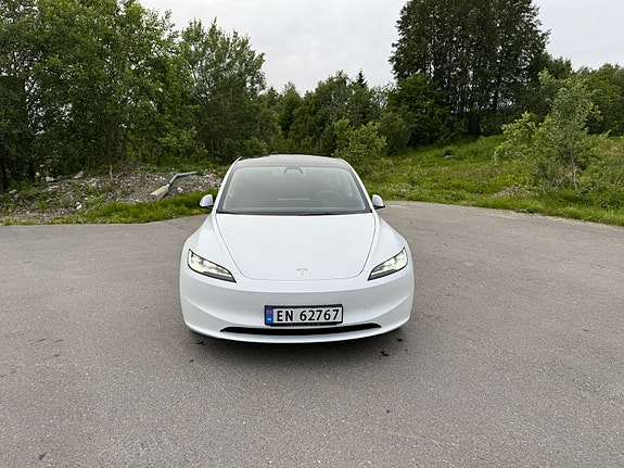 Tesla Model 3 3 of 5