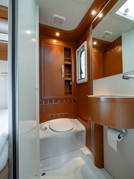 Hymer  B 554 | ALDE | PENT HOLDT | FERIEKLAR 27 of 30