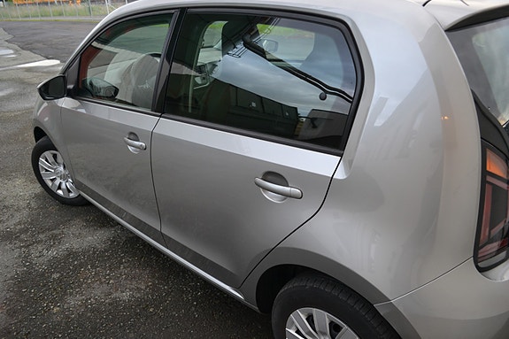 Volkswagen UP! 5 of 5