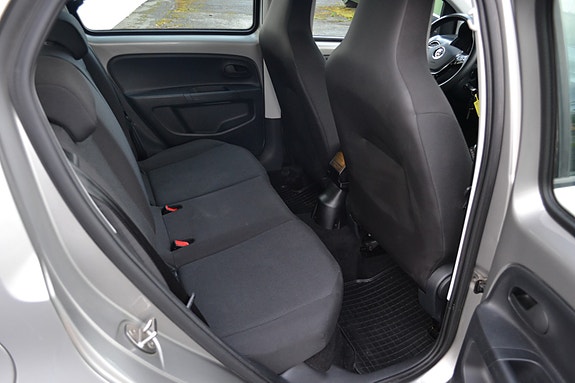 Volkswagen UP! 12 of 18