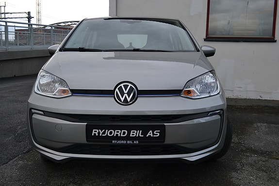 Volkswagen UP! 3 of 5