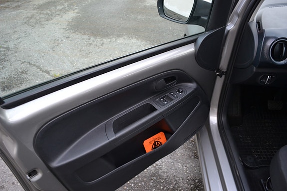 Volkswagen UP! 14 of 18