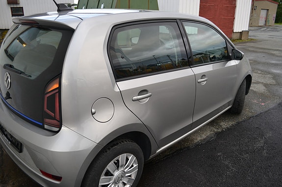 Volkswagen UP! 7 of 18
