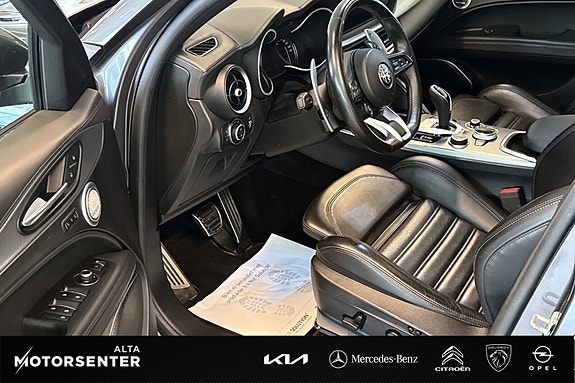 Alfa Romeo Stelvio 15 of 24