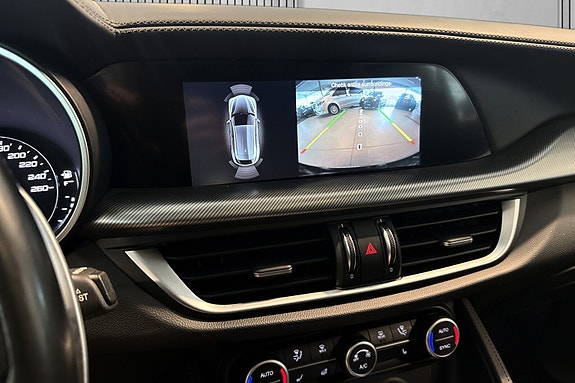 Alfa Romeo Stelvio 21 of 24