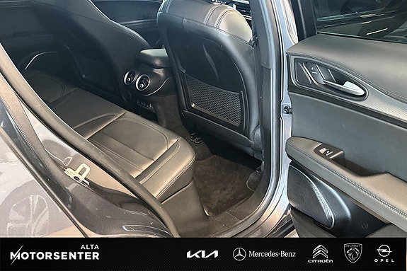 Alfa Romeo Stelvio 10 of 24