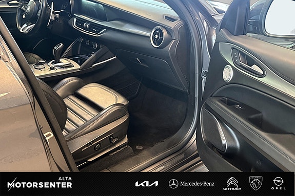 Alfa Romeo Stelvio 9 of 24