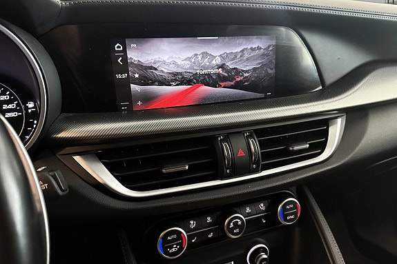 Alfa Romeo Stelvio 22 of 24