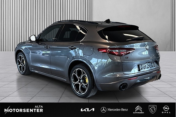 Alfa Romeo Stelvio 5 of 5