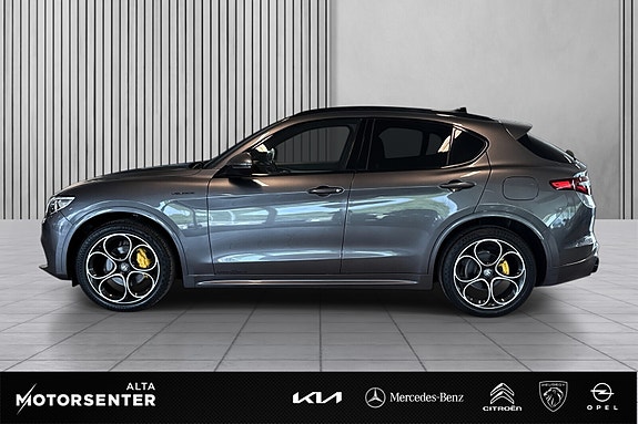 Alfa Romeo Stelvio 4 of 5