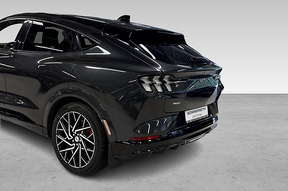 Ford Mustang Mach-E 8 hos Sommerseth