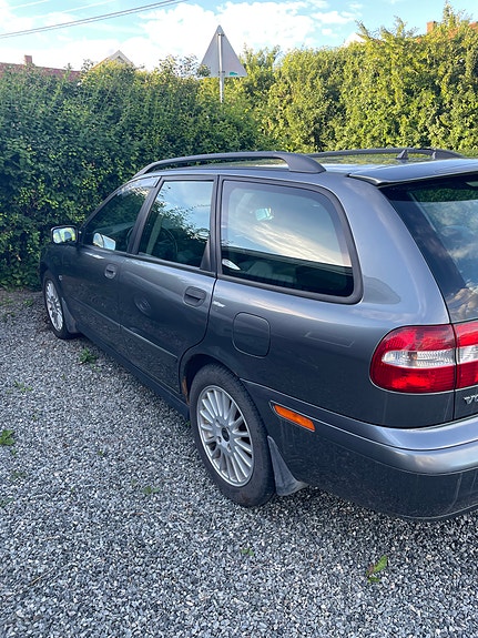Volvo V40 5 of 5