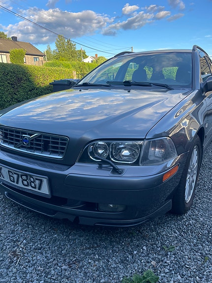 Volvo V40 2 of 5