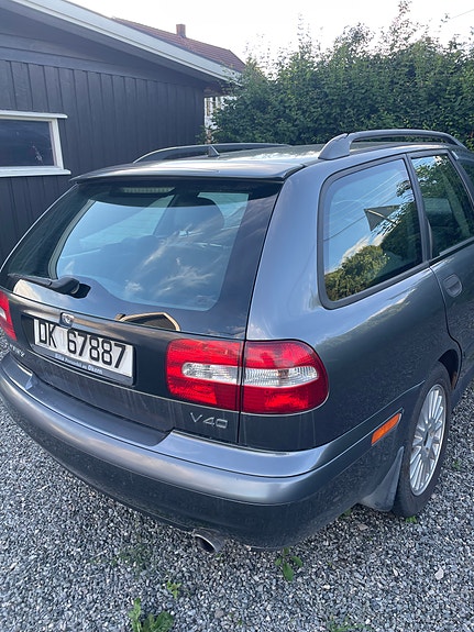 Volvo V40 3 of 5