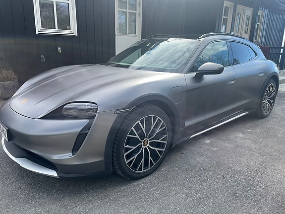 Porsche Taycan Cross Turismo 3 of 5
