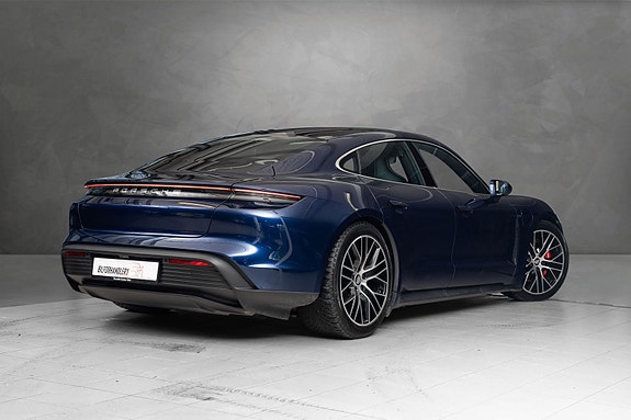 Porsche Taycan 3 of 5