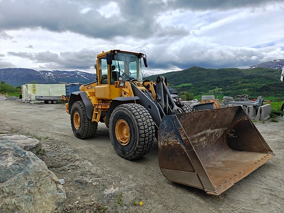 Volvo L120E 2 of 5