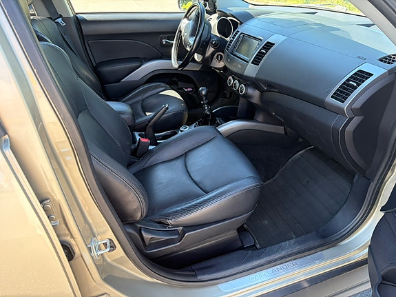 Mitsubishi Outlander 14 of 23