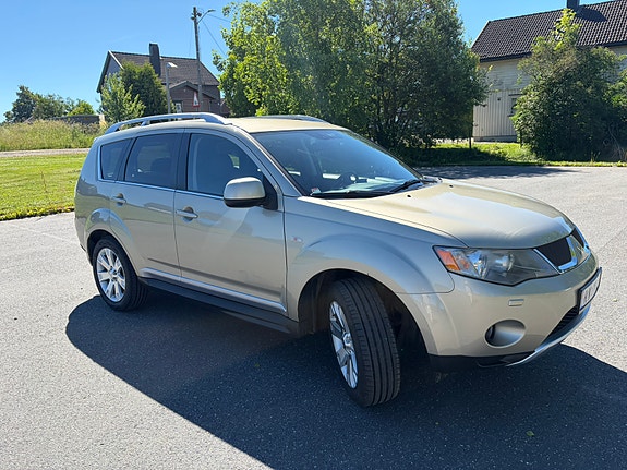 Mitsubishi Outlander 2 of 23