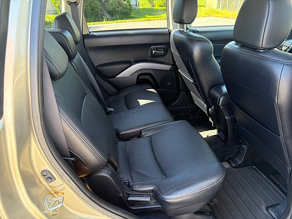 Mitsubishi Outlander 12 of 23