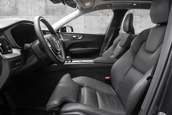 Volvo XC60 10 of 30