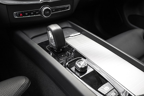Volvo XC60 13 of 30