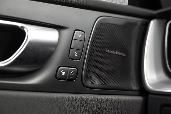 Volvo XC60 15 of 30