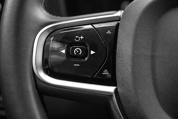 Volvo XC60 23 of 30