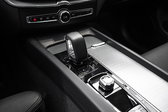 Volvo XC60 13 of 30