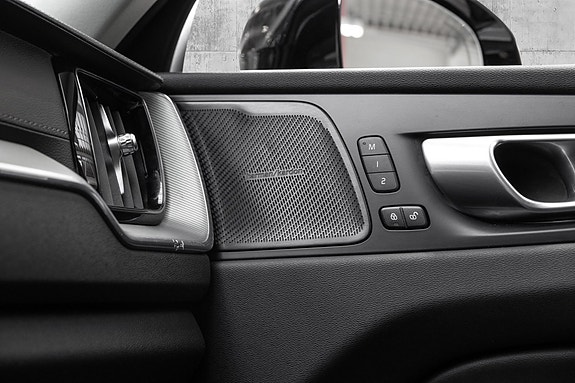 Volvo XC60 14 of 30
