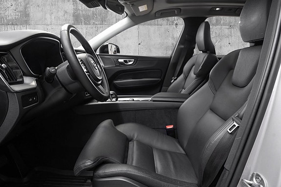 Volvo XC60 10 of 30
