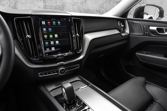 Volvo XC60 11 of 30