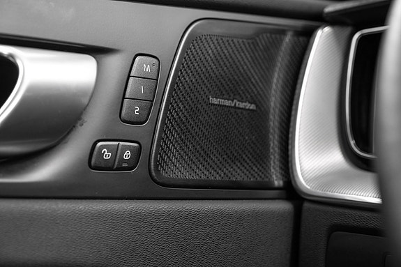 Volvo XC60 15 of 30