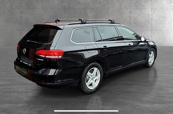Volkswagen Passat 3 of 5