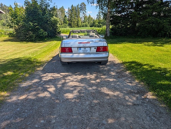 Mercedes-Benz SL500 4 of 5