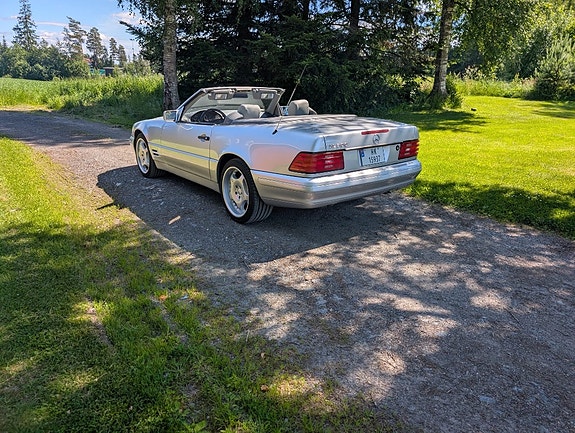 Mercedes-Benz SL500 5 of 5