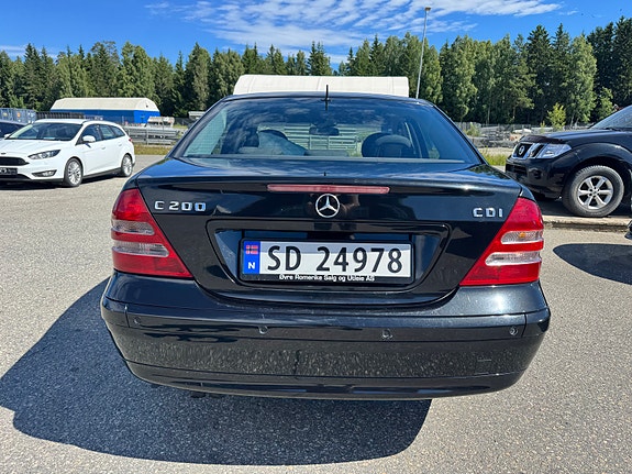 Mercedes-Benz C-Klasse 4 of 5