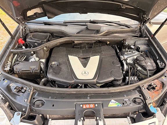 Mercedes-Benz ML350 27 of 30