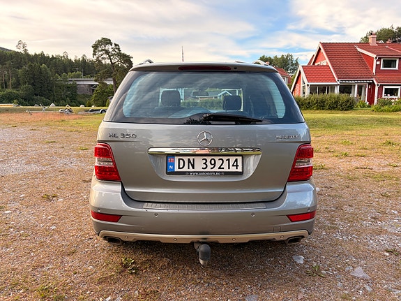 Mercedes-Benz ML350 5 of 30