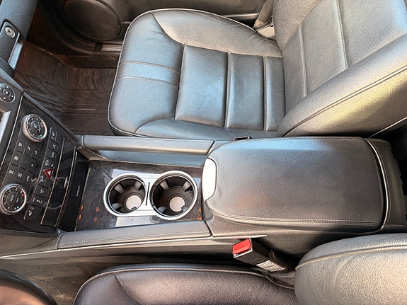 Mercedes-Benz ML350 16 of 30