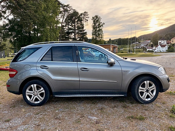 Mercedes-Benz ML350 7 of 30