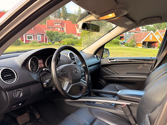 Mercedes-Benz ML350 12 of 30