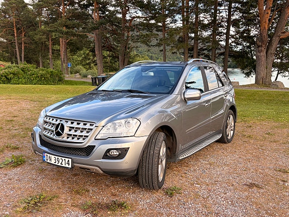 Mercedes-Benz ML350 2 of 30