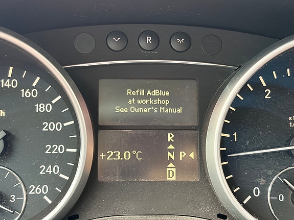 Mercedes-Benz ML350 28 of 30