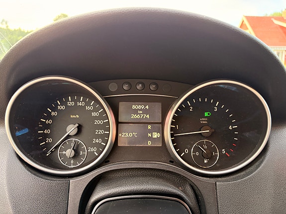Mercedes-Benz ML350 14 of 30