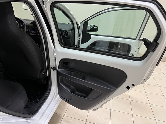 Volkswagen UP! 21 of 30