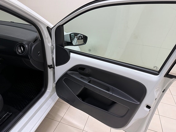 Volkswagen UP! 18 of 30